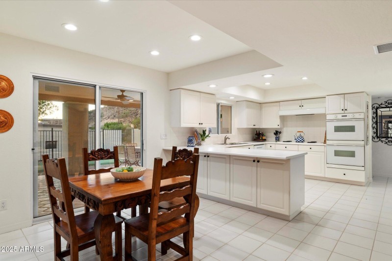 Eat-in Kitchen