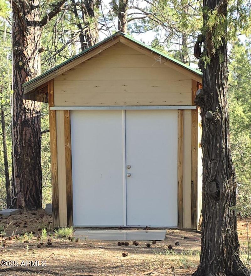 Strg Shed has dbl doors