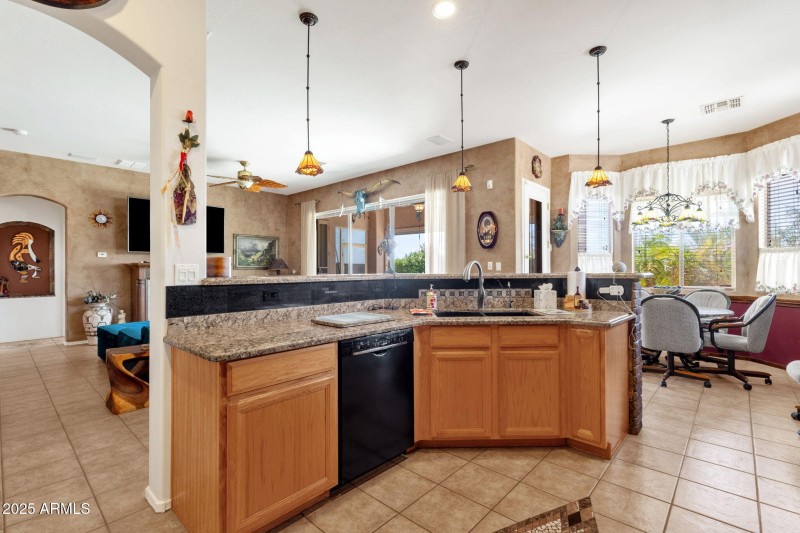 20-web-or-mls-8350-e-dalea-way