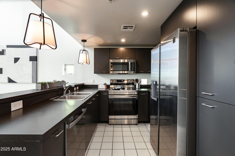 17-1111 W University Dr (17 of 37)