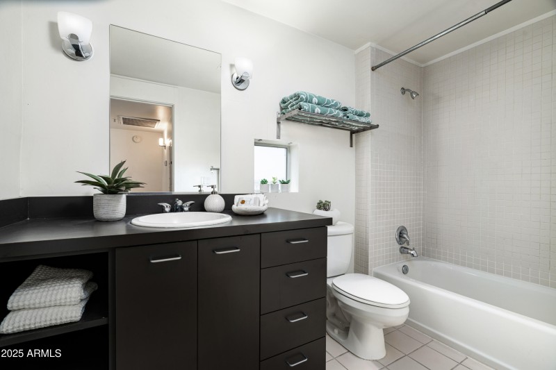 23-1111 W University Dr (23 of 37)