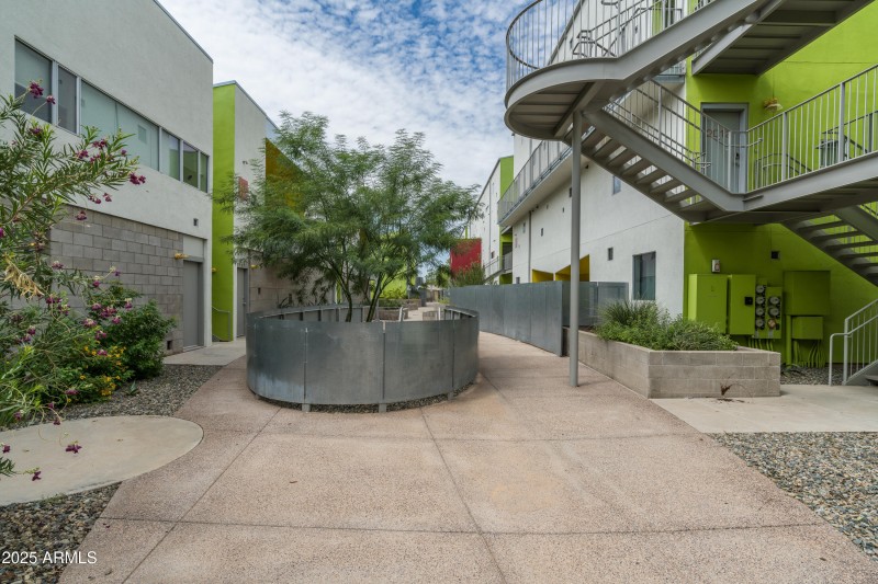 33-1111 W University Dr (33 of 37)