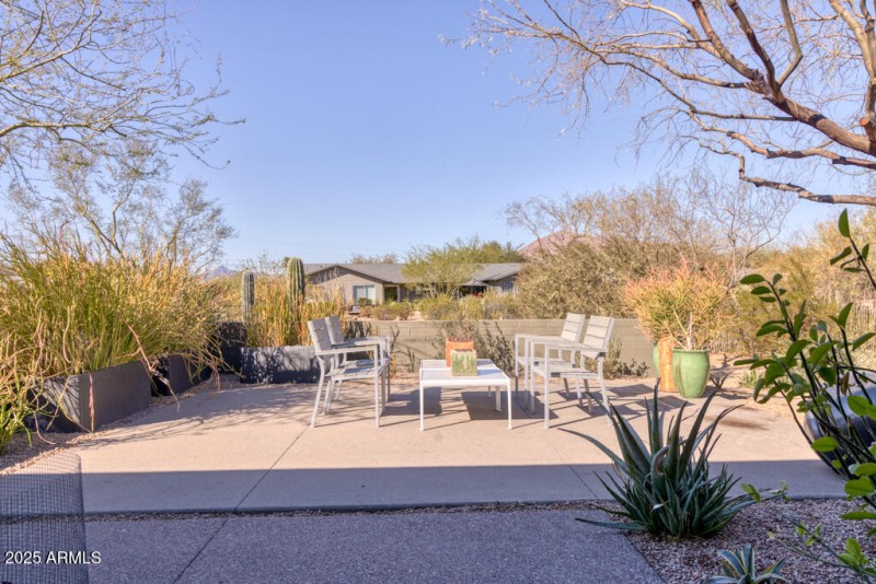 Front yard entertaining