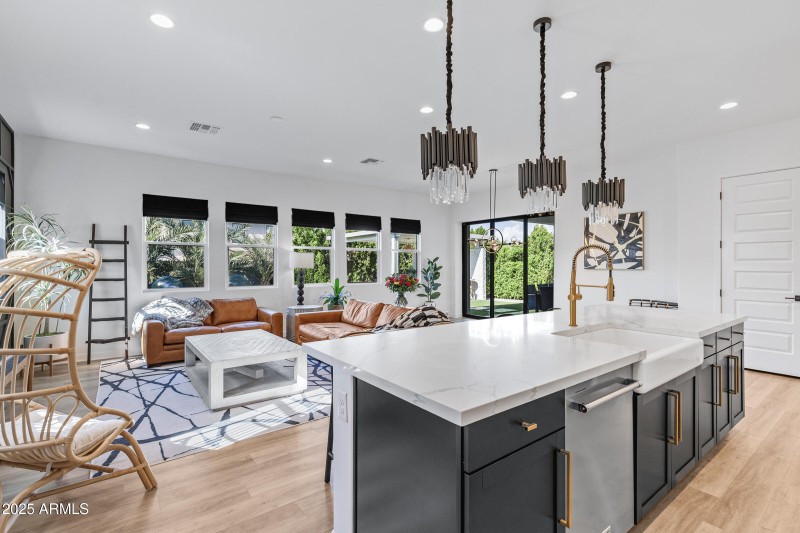 4030 W Serpentine Dr-11