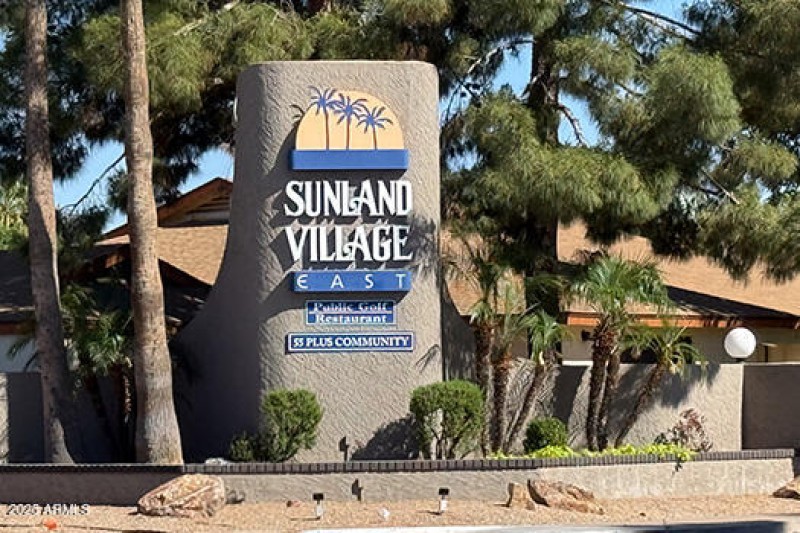 sunland-village-east-entry
