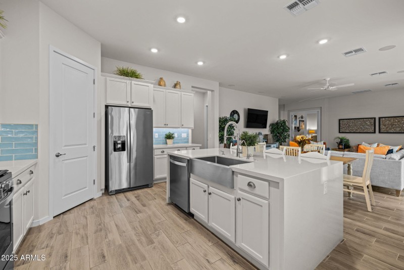 23-web-or-mls-2228 W Caldwell St, Phoeni