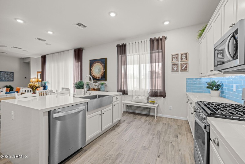 24-web-or-mls-2228 W Caldwell St, Phoeni