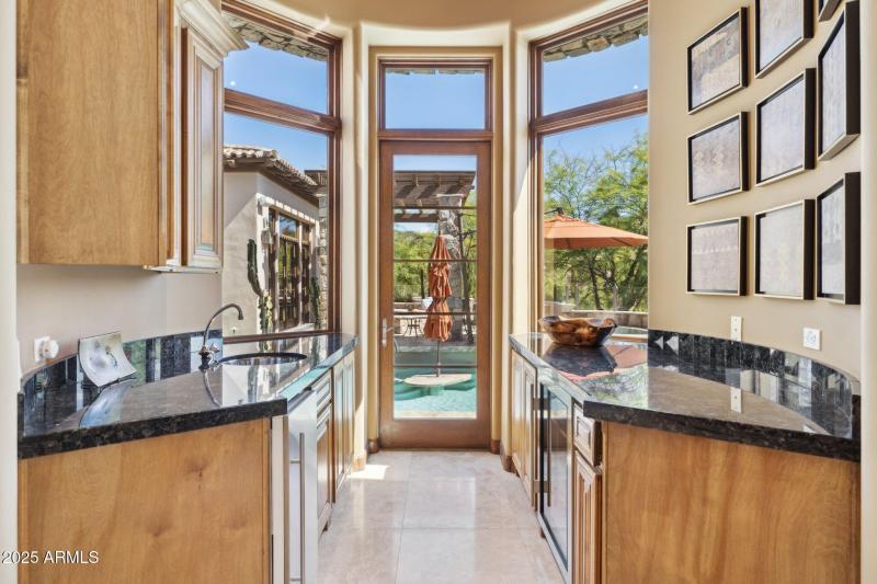 Classic Bar with 2 Chillers