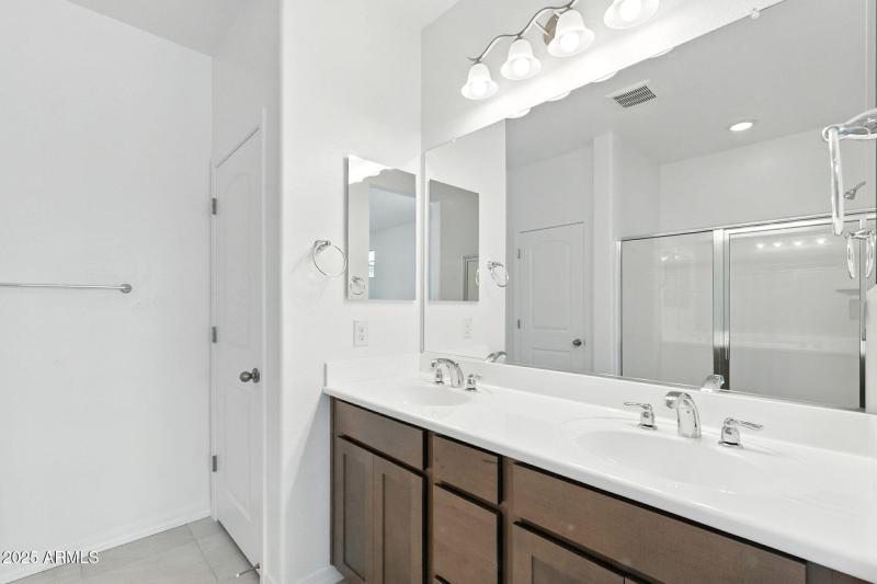 25-web-or-mls-Hilton-25 (2)