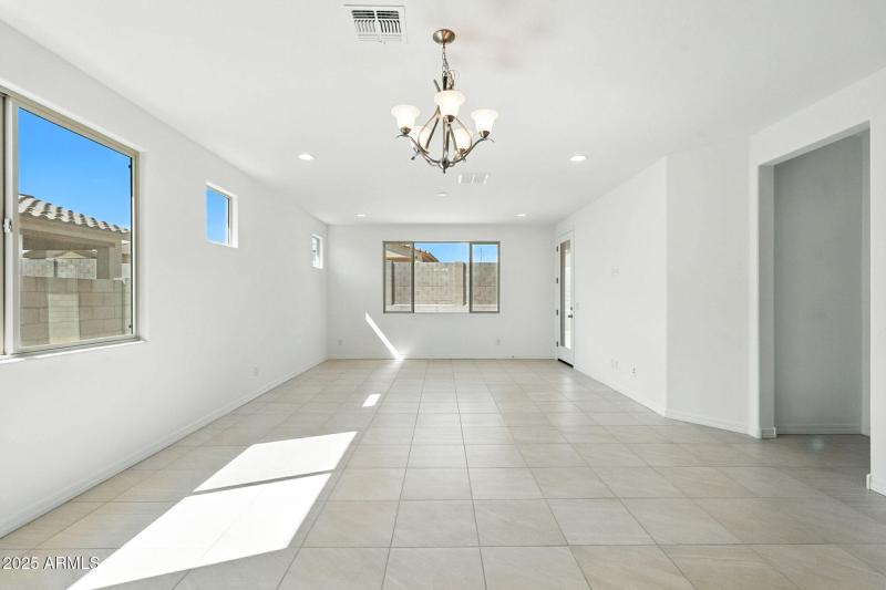 7-web-or-mls-Hilton-7 (2)