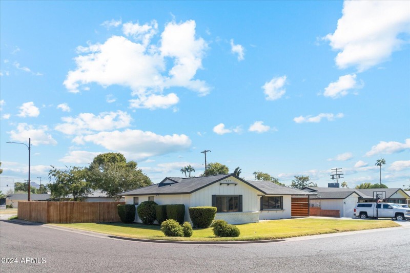 1455 E Tuckey Ln - Huge Corner Lot