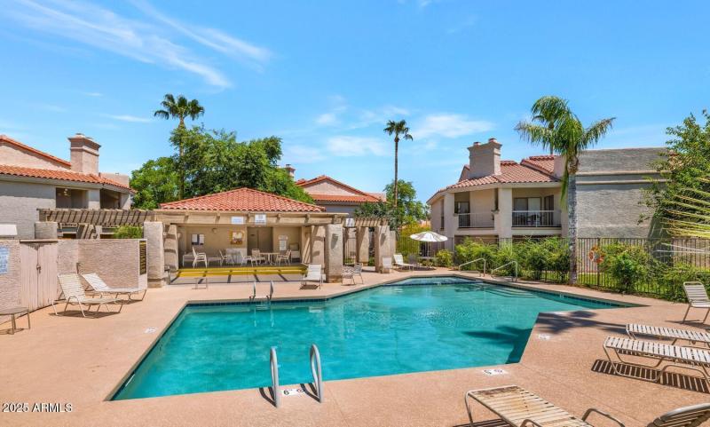 9445 N 94th Pl-large-002-018-TOD3314-150