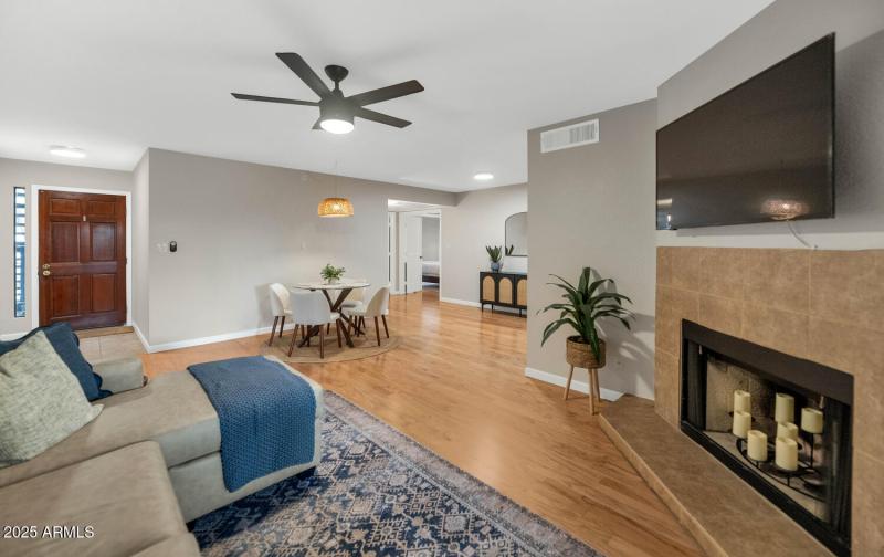 9445 N 94th Pl-large-007-001-TOD7001-150