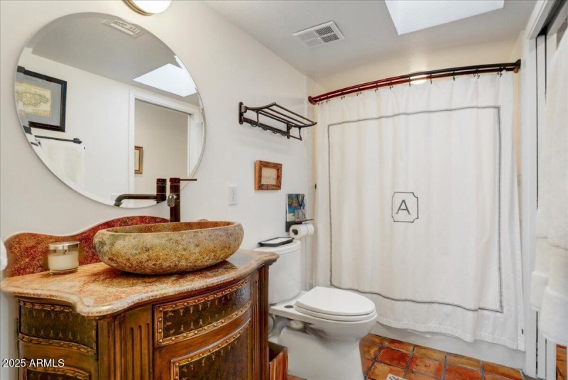 10-Guest Bathroom