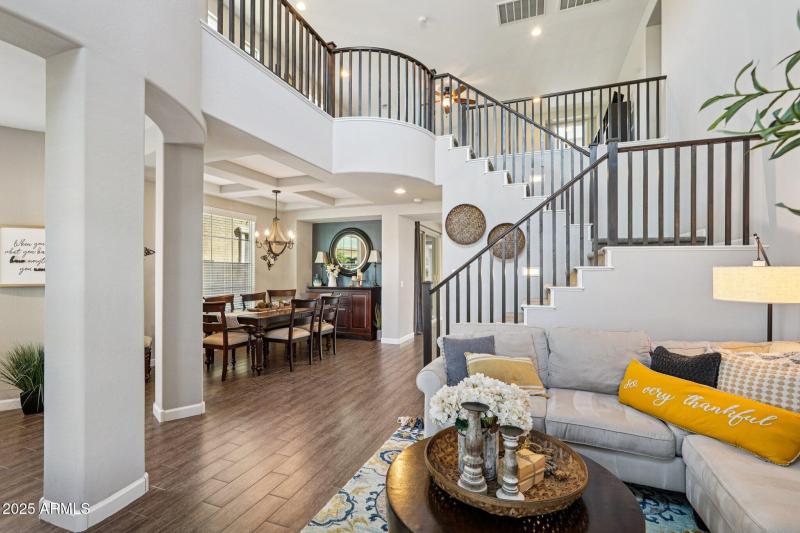 11-web-or-mls-S Girard St-S2908-011