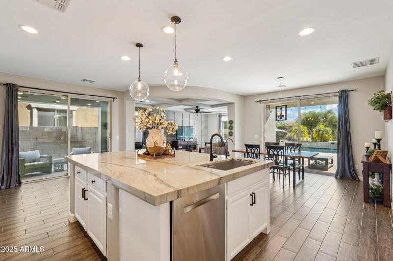 21-web-or-mls-S Girard St-S2908-021