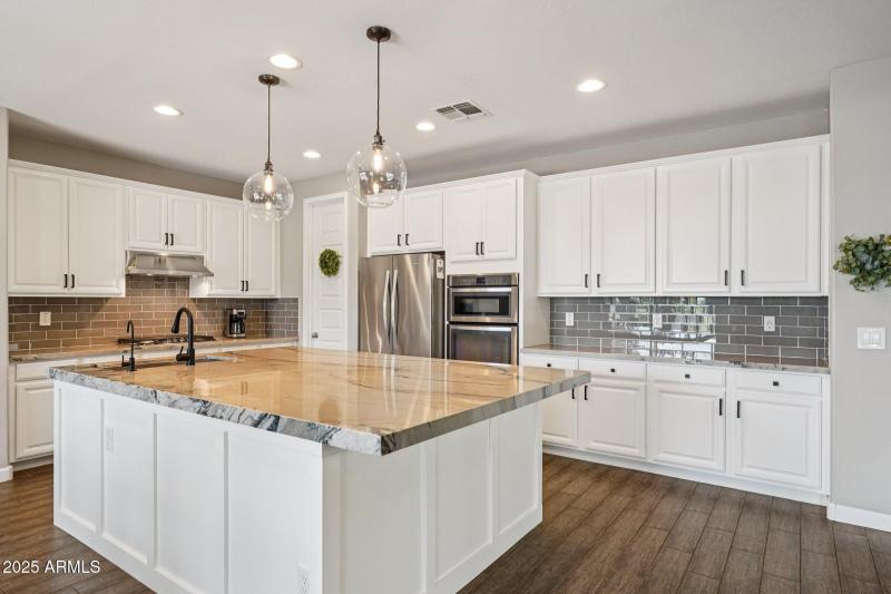 25-web-or-mls-S Girard St-S2908-025