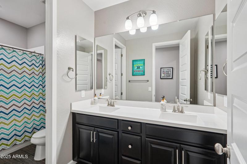 40-web-or-mls-S Girard St-S2908-040