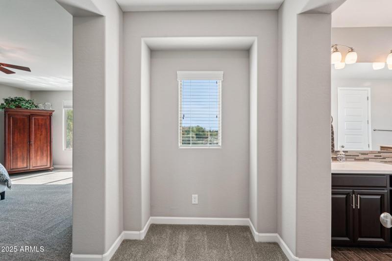 42-web-or-mls-S Girard St-S2908-042