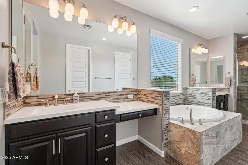 54-web-or-mls-S Girard St-S2908-054