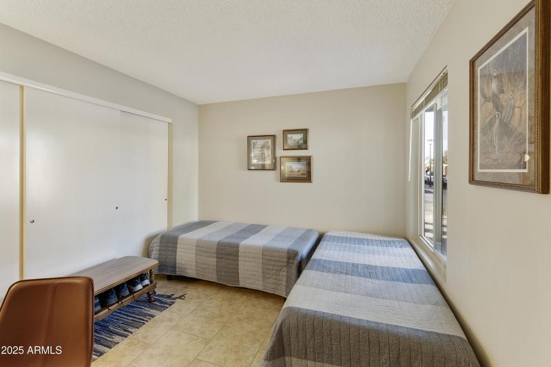 Guest Bedroom 2 twin beds