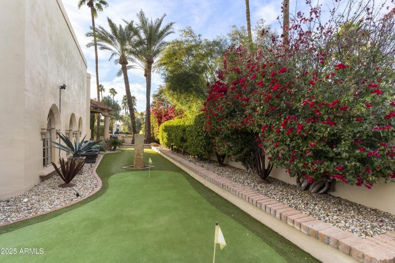 Putting Green & Fountain