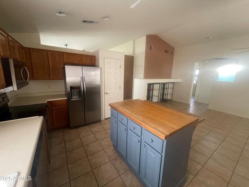 10379 W Tonopah Dr 17