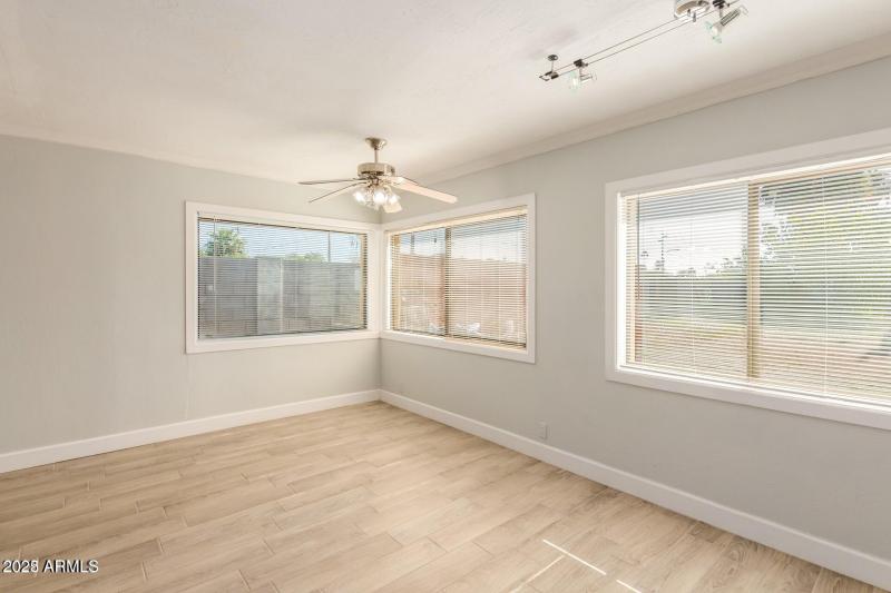 20221115173630385984000000-o