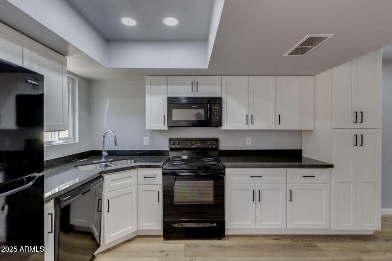 14-web-or-mls-ext_-39