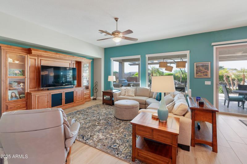 4267 E-011-049-dlb-MLS_Size