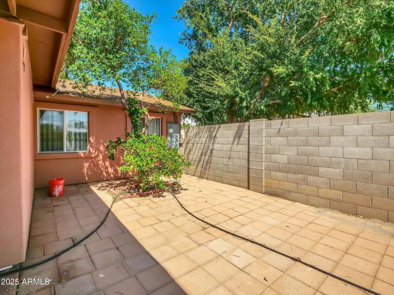 09-3421 W Country Gables Dr-9