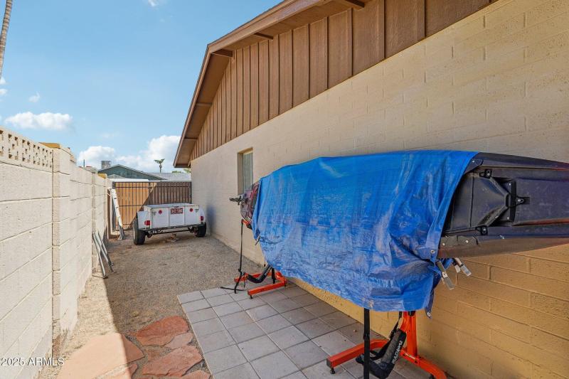 37-web-or-mls-W Caribbean Ln-S0909-037