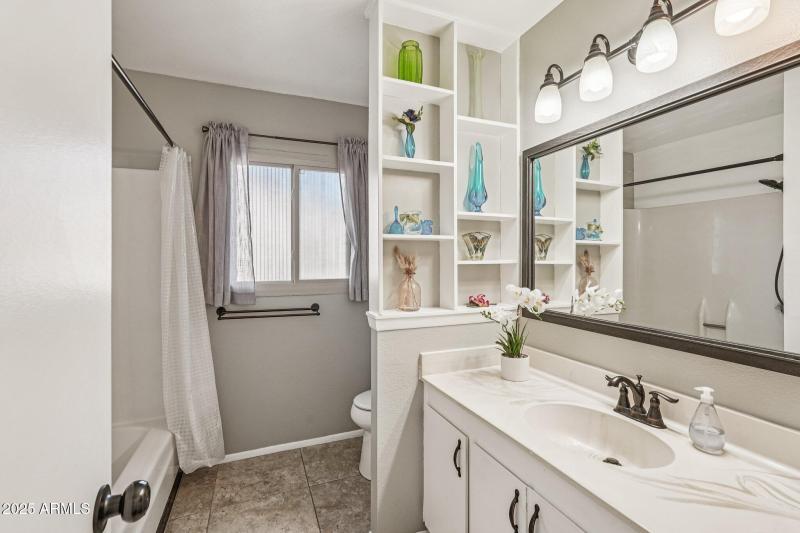 24-web-or-mls-W Caribbean Ln-S0909-024