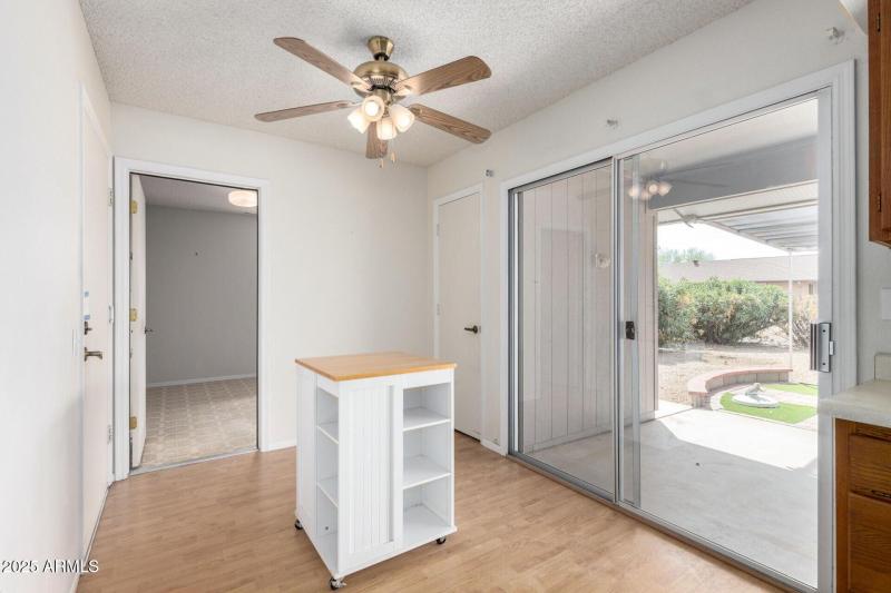 unstaged Kitchen breakfast nook