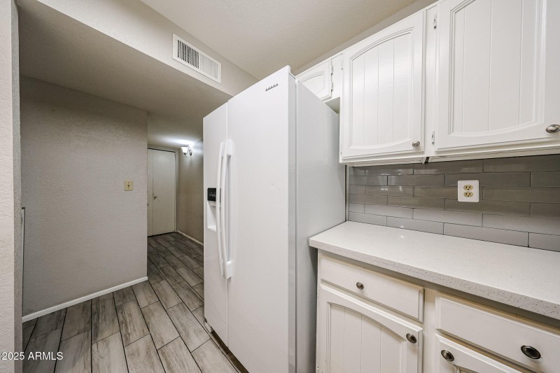 Kitchen hall to Bath