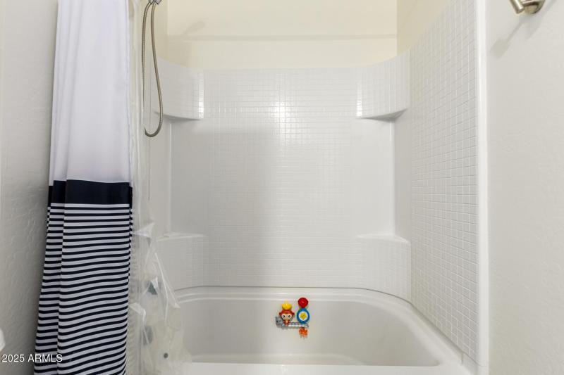 New Bonnet - Upstairs Bathroom #2 2