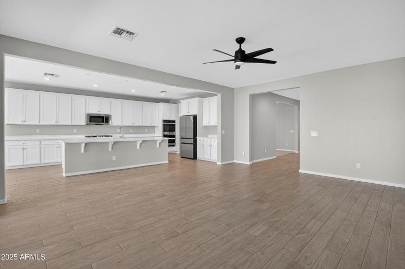 14_014_041_agent_mclake