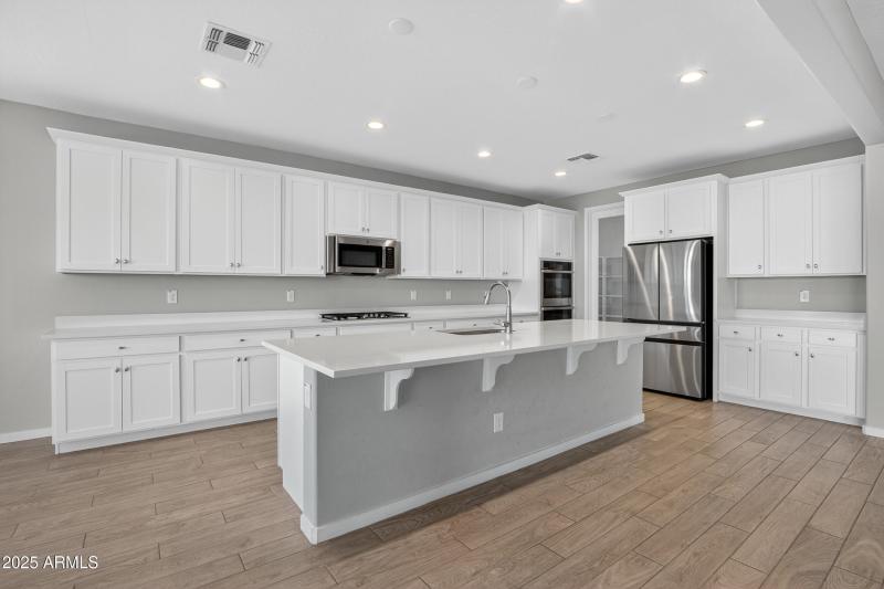 18_018_052_agent_mclake