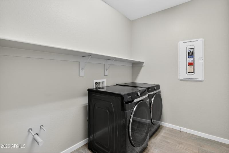 57_057_172_agent_mclake