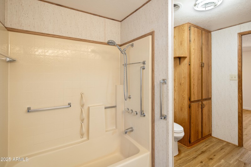 En Suite Bath - View 3