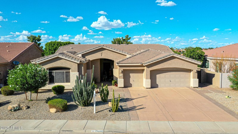 Covered entry with pebble tech border