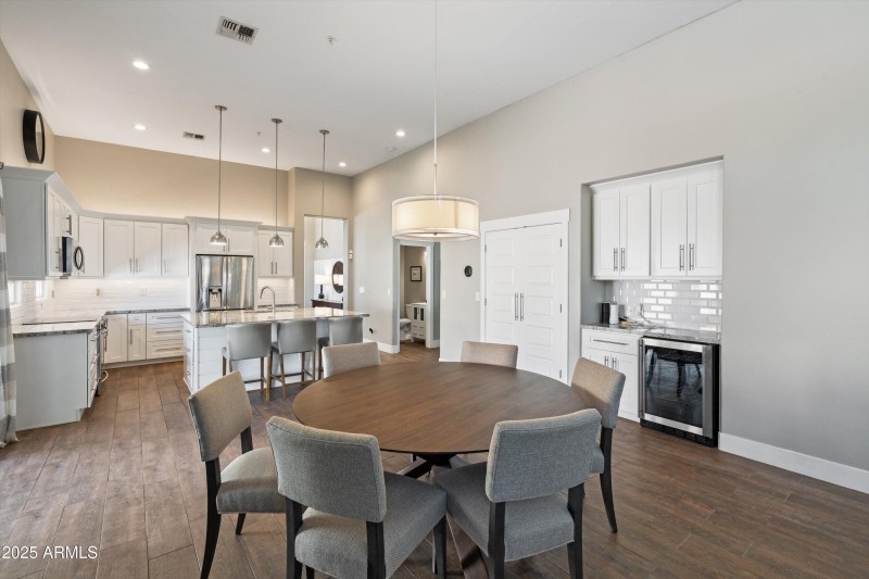 15-Dining to Kitchen