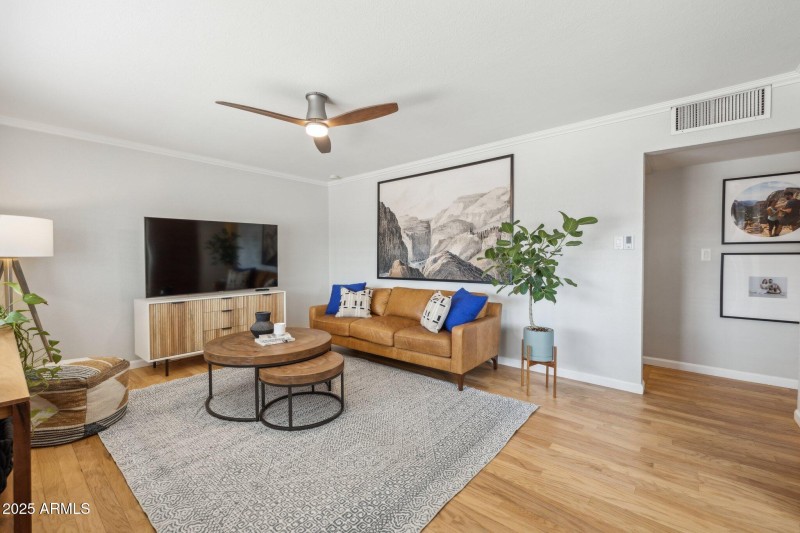 6-web-or-mls-6926-e-culver-st