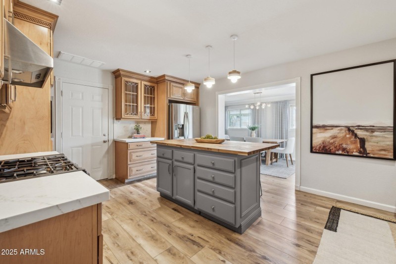 14-web-or-mls-6926-e-culver-st