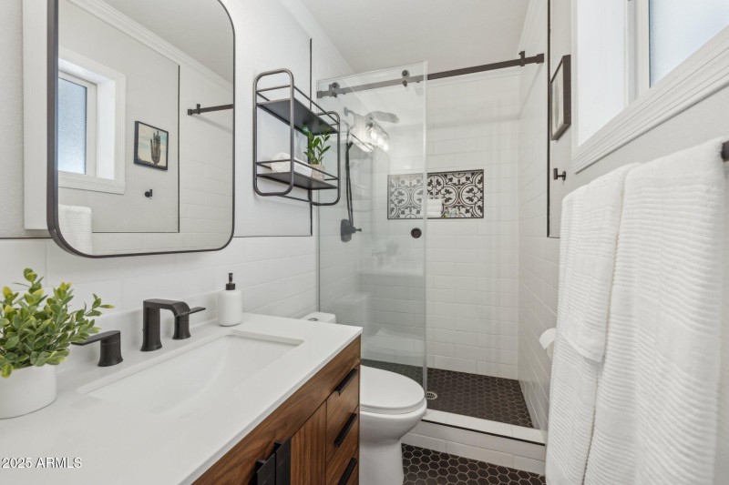 22-web-or-mls-6926-e-culver-st