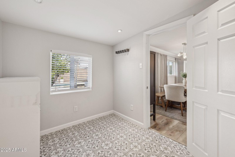 27-web-or-mls-6926-e-culver-st