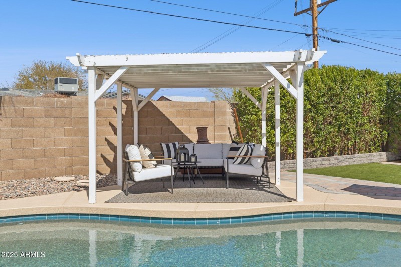 31-web-or-mls-6926-e-culver-st