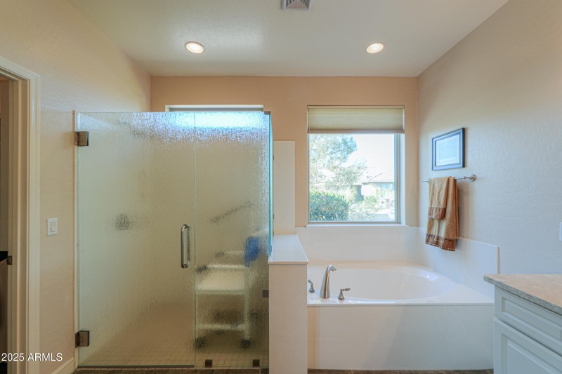 Master bath w/Tub