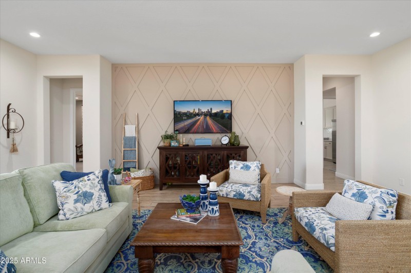 010-27396 W Escuda Dr