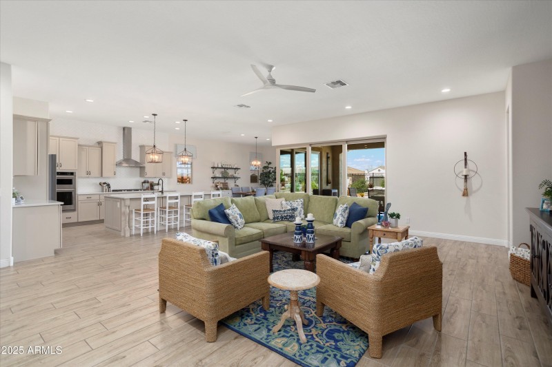 011-27396 W Escuda Dr